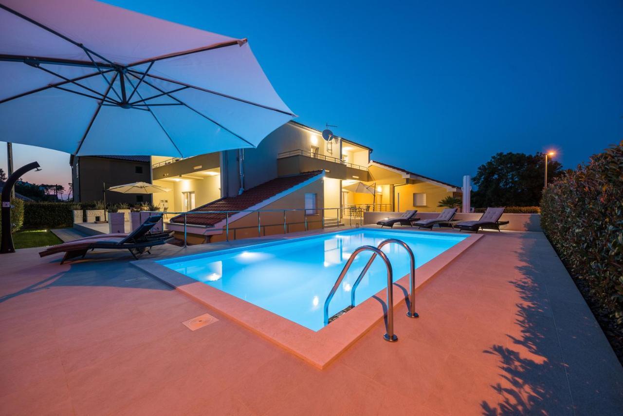 Villa Petra S Bazenom, Rostiljem I Parkingom Zadar Exterior photo