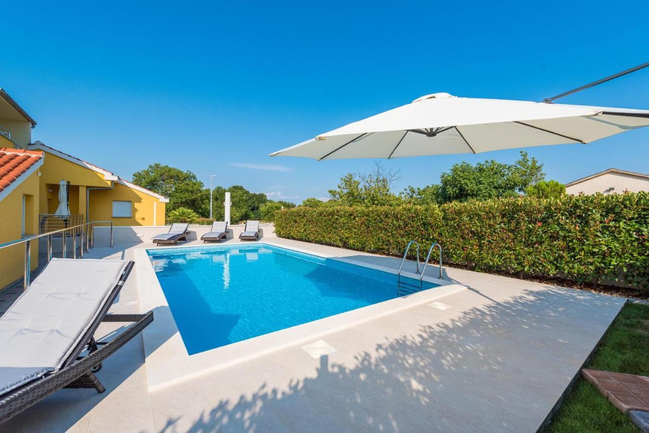 Villa Petra S Bazenom, Rostiljem I Parkingom Zadar Exterior photo