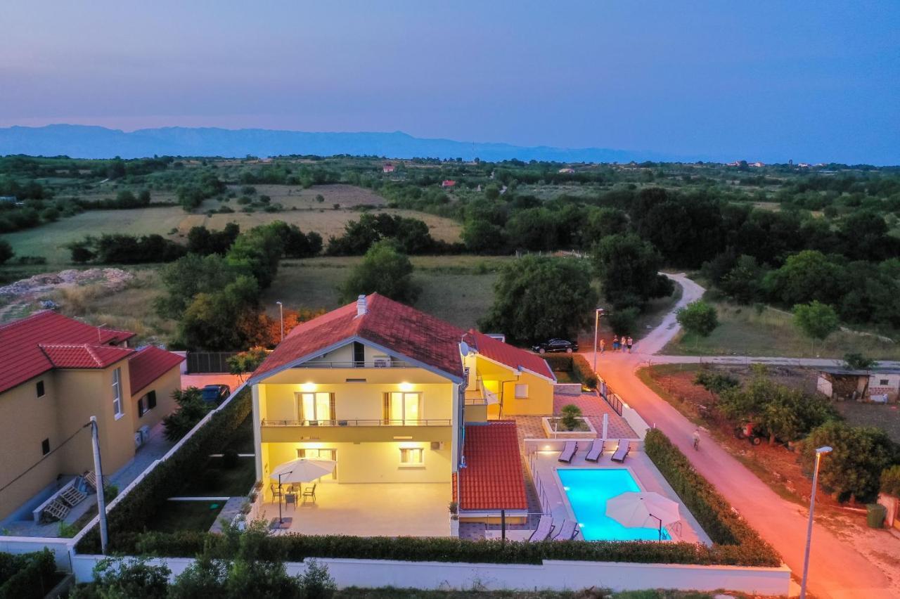 Villa Petra S Bazenom, Rostiljem I Parkingom Zadar Exterior photo